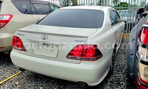 Buy Import Toyota Crown White Car in Dar es Salaam in Dar es Salaam Buy Import Toyota Crown White Car in Dar es Salaam in Dar es Salaam