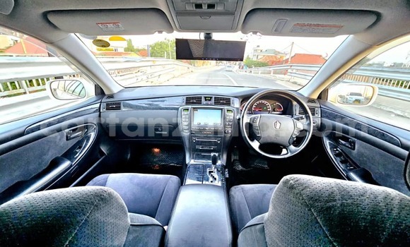 Buy Import Toyota Crown White Car in Dar es Salaam in Dar es Salaam Buy Import Toyota Crown White Car in Dar es Salaam in Dar es Salaam