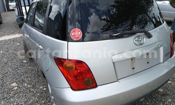 Nunua Ilio tumika Toyota IST Fedha Gari ndani ya Dar es Salaam nchini Dar es Salaam