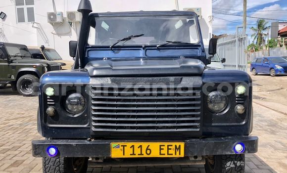 Buy Used Land Rover Defender Green Car in Dar es Salaam in Dar es Salaam