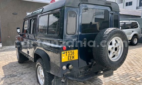 Buy Used Land Rover Defender Green Car in Dar es Salaam in Dar es Salaam Buy Used Land Rover Defender Green Car in Dar es Salaam in Dar es Salaam