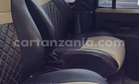 Buy Used Land Rover Defender Green Car in Dar es Salaam in Dar es Salaam Buy Used Land Rover Defender Green Car in Dar es Salaam in Dar es Salaam