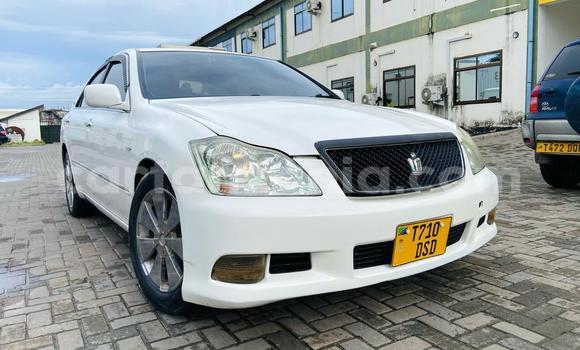 Buy Used Toyota Crown White Car in Dar es Salaam in Dar es Salaam Buy Used Toyota Crown White Car in Dar es Salaam in Dar es Salaam