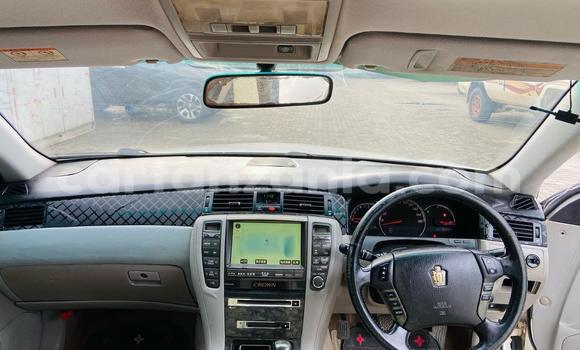 Buy Used Toyota Crown White Car in Dar es Salaam in Dar es Salaam Buy Used Toyota Crown White Car in Dar es Salaam in Dar es Salaam