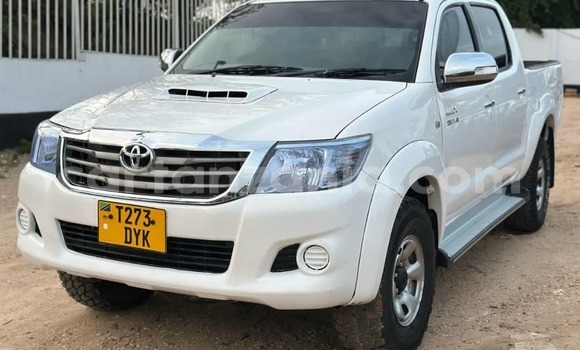 Buy Used Toyota Hilux White Car in Dar es Salaam in Dar es Salaam Buy Used Toyota Hilux White Car in Dar es Salaam in Dar es Salaam