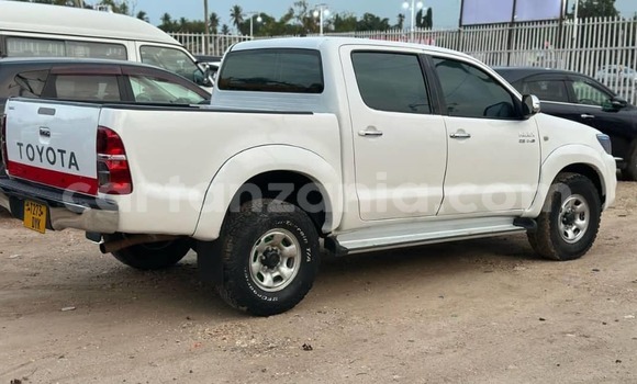 Buy Used Toyota Hilux White Car in Dar es Salaam in Dar es Salaam Buy Used Toyota Hilux White Car in Dar es Salaam in Dar es Salaam