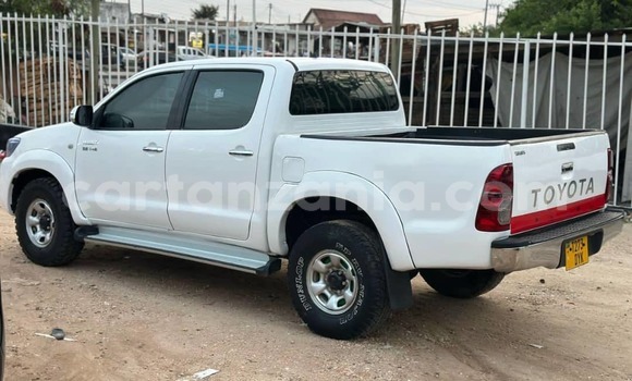 Buy Used Toyota Hilux White Car in Dar es Salaam in Dar es Salaam Buy Used Toyota Hilux White Car in Dar es Salaam in Dar es Salaam