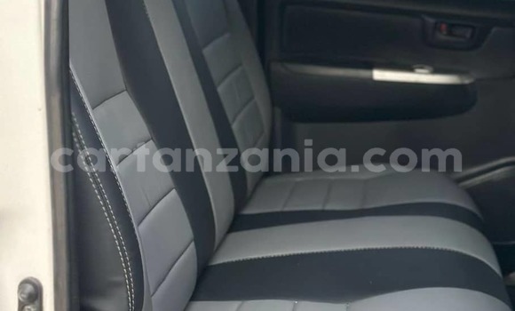 Buy Used Toyota Hilux White Car in Dar es Salaam in Dar es Salaam Buy Used Toyota Hilux White Car in Dar es Salaam in Dar es Salaam