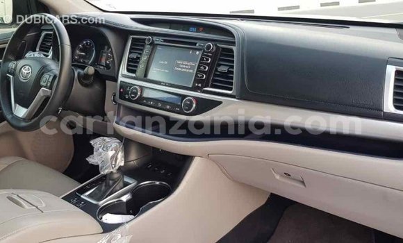 Nunua Imported Toyota Highlander Nyeusi Gari ndani ya Import - Dubai nchini Arusha Nunua Imported Toyota Highlander Nyeusi Gari ndani ya Import - Dubai nchini Arusha