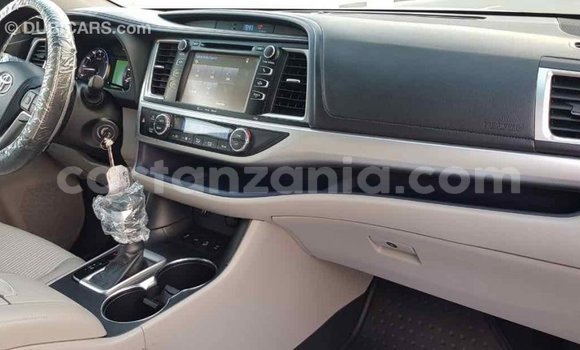 Buy Import Toyota Highlander Other Car in Import - Dubai in Arusha Buy Import Toyota Highlander Other Car in Import - Dubai in Arusha