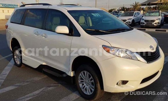 Nunua Imported Toyota Sienna Nyeupe Gari ndani ya Import - Dubai nchini Arusha Nunua Imported Toyota Sienna Nyeupe Gari ndani ya Import - Dubai nchini Arusha