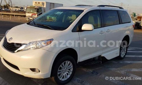 Nunua Imported Toyota Sienna Nyeupe Gari ndani ya Import - Dubai nchini Arusha Nunua Imported Toyota Sienna Nyeupe Gari ndani ya Import - Dubai nchini Arusha