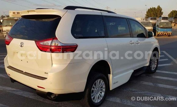 Nunua Imported Toyota Sienna Nyeupe Gari ndani ya Import - Dubai nchini Arusha Nunua Imported Toyota Sienna Nyeupe Gari ndani ya Import - Dubai nchini Arusha