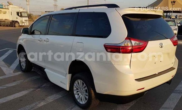 Nunua Imported Toyota Sienna Nyeupe Gari ndani ya Import - Dubai nchini Arusha Nunua Imported Toyota Sienna Nyeupe Gari ndani ya Import - Dubai nchini Arusha
