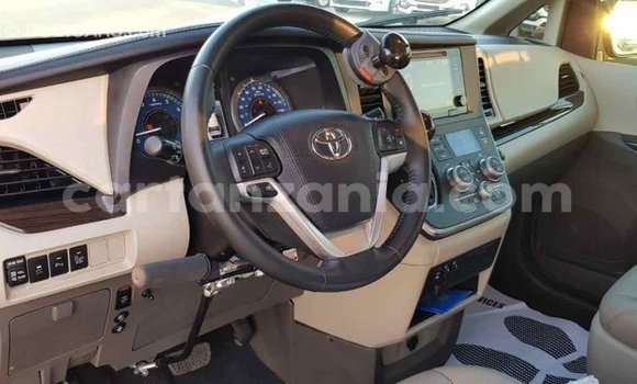 Nunua Imported Toyota Sienna Nyeupe Gari ndani ya Import - Dubai nchini Arusha Nunua Imported Toyota Sienna Nyeupe Gari ndani ya Import - Dubai nchini Arusha