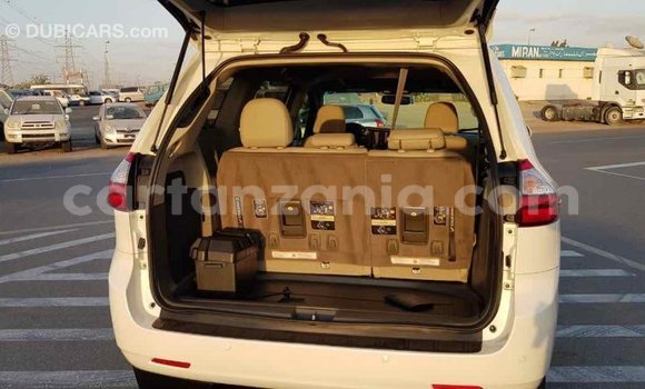 Nunua Imported Toyota Sienna Nyeupe Gari ndani ya Import - Dubai nchini Arusha Nunua Imported Toyota Sienna Nyeupe Gari ndani ya Import - Dubai nchini Arusha