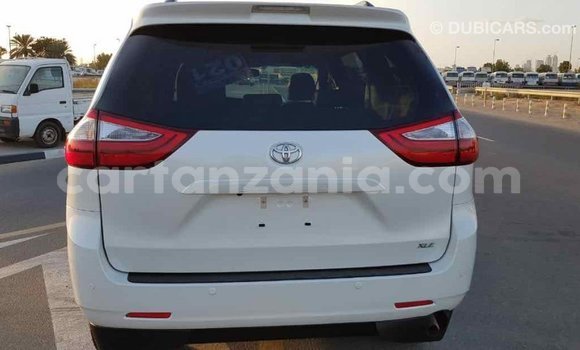 Nunua Imported Toyota Sienna Nyeupe Gari ndani ya Import - Dubai nchini Arusha Nunua Imported Toyota Sienna Nyeupe Gari ndani ya Import - Dubai nchini Arusha