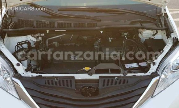 Nunua Imported Toyota Sienna Nyeupe Gari ndani ya Import - Dubai nchini Arusha Nunua Imported Toyota Sienna Nyeupe Gari ndani ya Import - Dubai nchini Arusha
