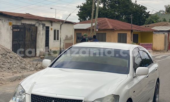 Nunua Ilio tumika Toyota Crown Nyeupe Gari ndani ya Dar es Salaam nchini Dar es Salaam Nunua Ilio tumika Toyota Crown Nyeupe Gari ndani ya Dar es Salaam nchini Dar es Salaam