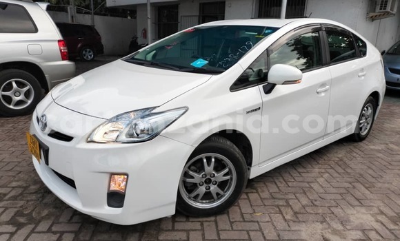 Buy Used Toyota Prius White Car in Dar es Salaam in Dar es Salaam Buy Used Toyota Prius White Car in Dar es Salaam in Dar es Salaam