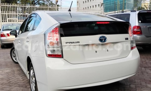 Buy Used Toyota Prius White Car in Dar es Salaam in Dar es Salaam Buy Used Toyota Prius White Car in Dar es Salaam in Dar es Salaam