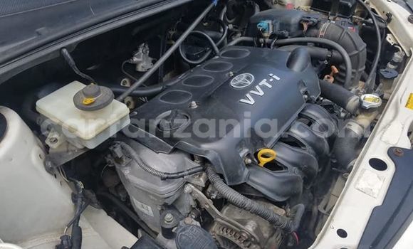 Buy Used Toyota IST White Car in Dar es Salaam in Dar es Salaam Buy Used Toyota IST White Car in Dar es Salaam in Dar es Salaam