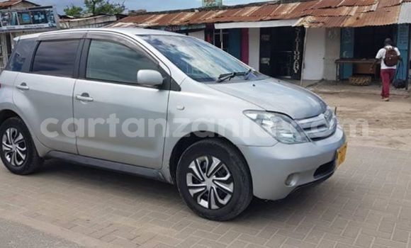 Buy Used Toyota IST Silver Car in Dar es Salaam in Dar es Salaam Buy Used Toyota IST Silver Car in Dar es Salaam in Dar es Salaam