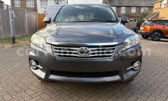Nunua Ilio tumika Toyota RAV4 Nyeusi Gari ndani ya Dar es Salaam nchini Dar es Salaam