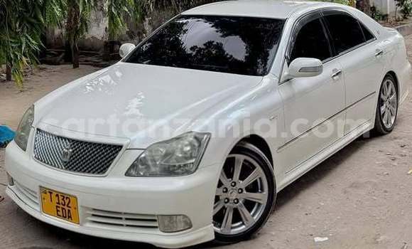Buy Used Toyota Crown White Car in Dar es Salaam in Dar es Salaam Buy Used Toyota Crown White Car in Dar es Salaam in Dar es Salaam