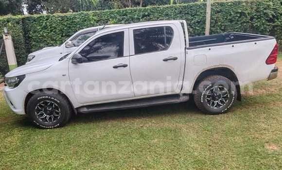 Buy Used Toyota Hilux White Car in Dar es Salaam in Dar es Salaam Buy Used Toyota Hilux White Car in Dar es Salaam in Dar es Salaam