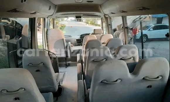 Nunua Ilio tumika Toyota Coaster Nyeupe Gari ndani ya Biharamulo nchini Kagera