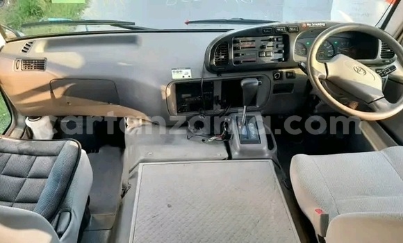 Nunua Ilio tumika Toyota Coaster Nyeupe Gari ndani ya Biharamulo nchini Kagera Nunua Ilio tumika Toyota Coaster Nyeupe Gari ndani ya Biharamulo nchini Kagera