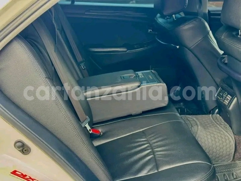 Big with watermark toyota crown simiyu bariadi 30166