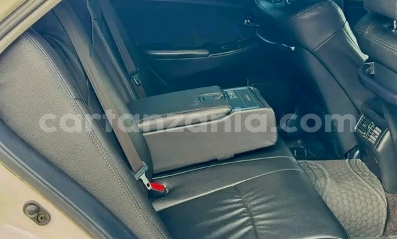 Nunua Ilio tumika Toyota Crown Nyeupe Gari ndani ya Bariadi nchini Simiyu Nunua Ilio tumika Toyota Crown Nyeupe Gari ndani ya Bariadi nchini Simiyu