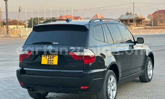 Nunua Ilio tumika BMW X3 Nyeusi Gari ndani ya Bukene nchini Tabora