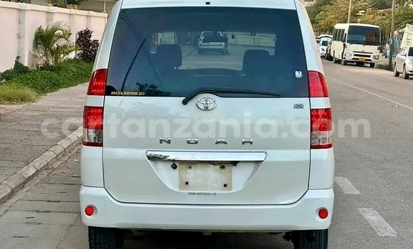 Nunua Ilio tumika Toyota Noah Nyeupe Gari ndani ya Biharamulo nchini Kagera