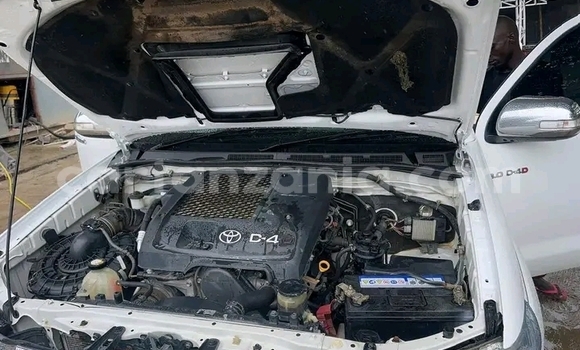 Buy Used Toyota Hiluxe VIGO White Car in Butiama in Mara Buy Used Toyota Hiluxe VIGO White Car in Butiama in Mara