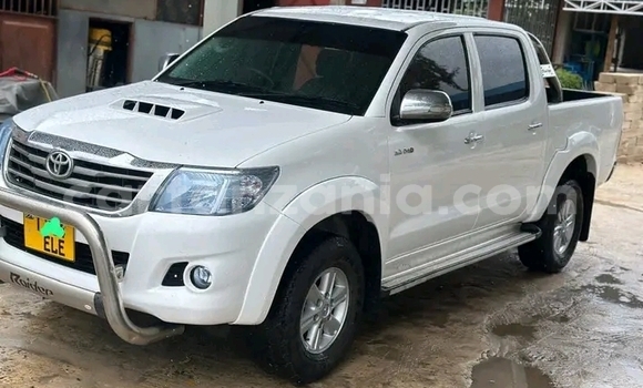 Buy Used Toyota Hiluxe VIGO White Car in Butiama in Mara Buy Used Toyota Hiluxe VIGO White Car in Butiama in Mara