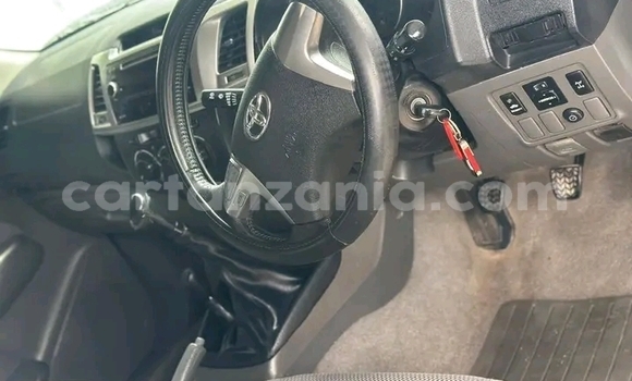 Buy Used Toyota Hiluxe VIGO White Car in Butiama in Mara Buy Used Toyota Hiluxe VIGO White Car in Butiama in Mara