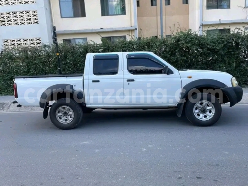 Big with watermark nissan hardbody kigoma buhigwe 30191