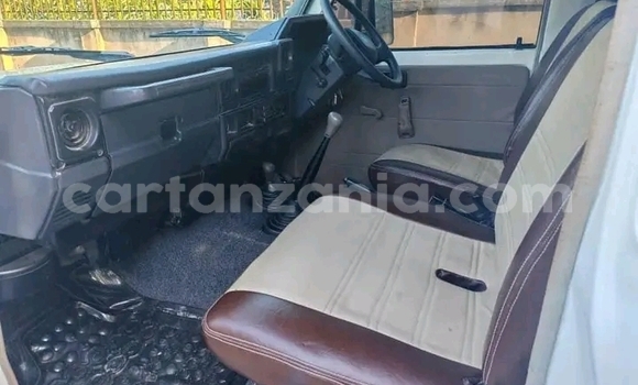 Buy Used Toyota Land Cruiser White Car in Kahama Urban in Shinyanga Buy Used Toyota Land Cruiser White Car in Kahama Urban in Shinyanga