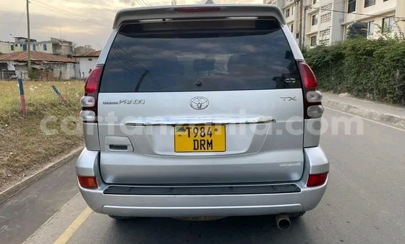Buy Used Toyota Land Cruiser Prado White Car in Biharamulo in Kagera Buy Used Toyota Land Cruiser Prado White Car in Biharamulo in Kagera