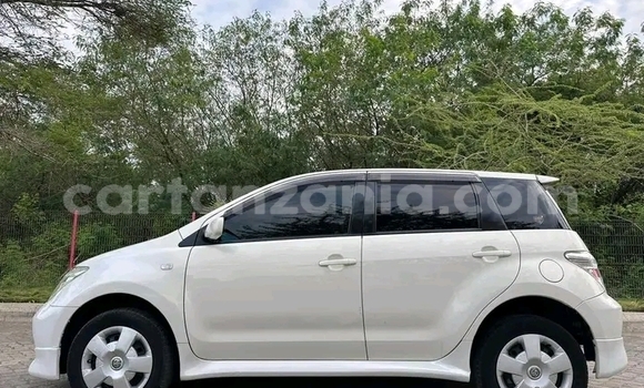 Buy Used Toyota IST White Car in Chamwino in Dodoma Buy Used Toyota IST White Car in Chamwino in Dodoma