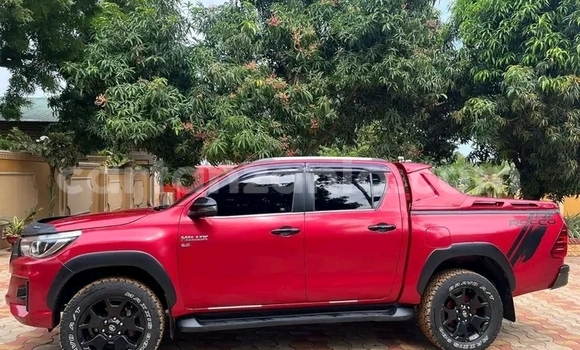 Nunua Ilio tumika Toyota Hiluxe Revo Nyekundu Gari ndani ya Bukoba nchini Kagera