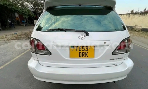 Buy Used Toyota Harrier White Car in dodoma in East africa