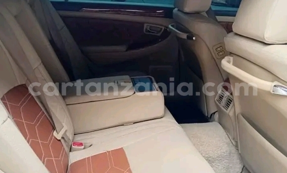 Buy Used Toyota Crown White Car in Geita in Geita Buy Used Toyota Crown White Car in Geita in Geita