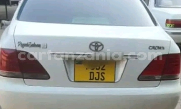 Buy Used Toyota Crown White Car in Geita in Geita Buy Used Toyota Crown White Car in Geita in Geita