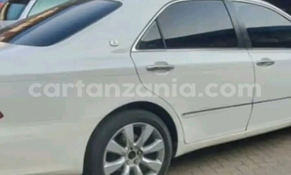 Buy Used Toyota Crown White Car in Geita in Geita Buy Used Toyota Crown White Car in Geita in Geita
