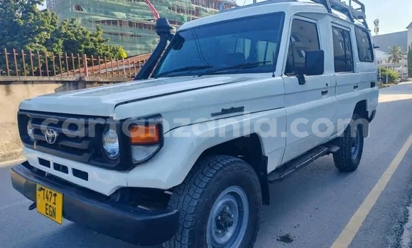 Buy Used Toyota Land Cruiser White Car in Arusha in Arusha Buy Used Toyota Land Cruiser White Car in Arusha in Arusha