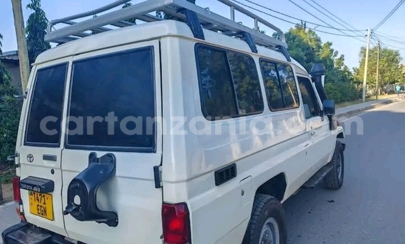 Buy Used Toyota Land Cruiser White Car in Arusha in Arusha Buy Used Toyota Land Cruiser White Car in Arusha in Arusha
